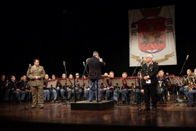 la Banda dell'Esercito Italiano mentre esegue lo Schizzo sinfonico Oizìruam: Caduti di Nassiriya scritto da Francesco Marino